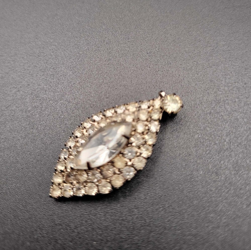 Elegant Silver and Crystal Pendant